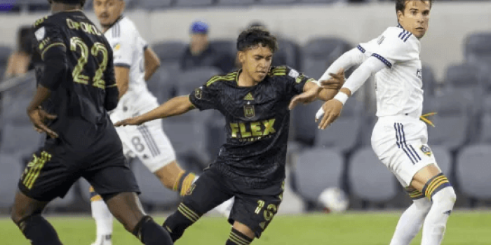 ALT Hirving Lozano estropea el debut de Heung Min Son ante su público